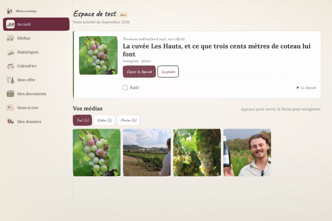 L'écran d'accueil de l'espace client : le menu des huit rubriques à gauche, la prochaine publication à venir, et la grille des médias livrés